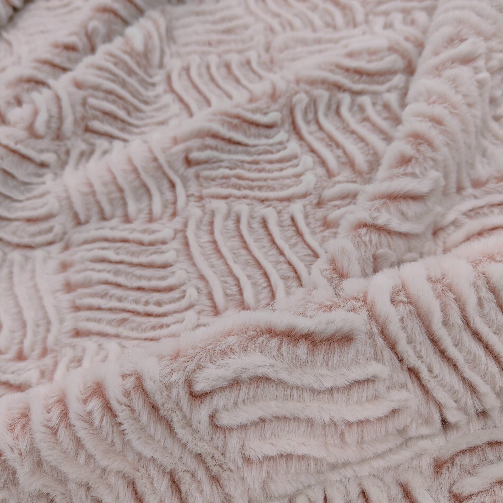 仿雕印PV绒刷花菱形中国结